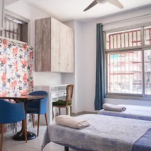 https://hostal-ideal-badal.topbarcelonahotels.com